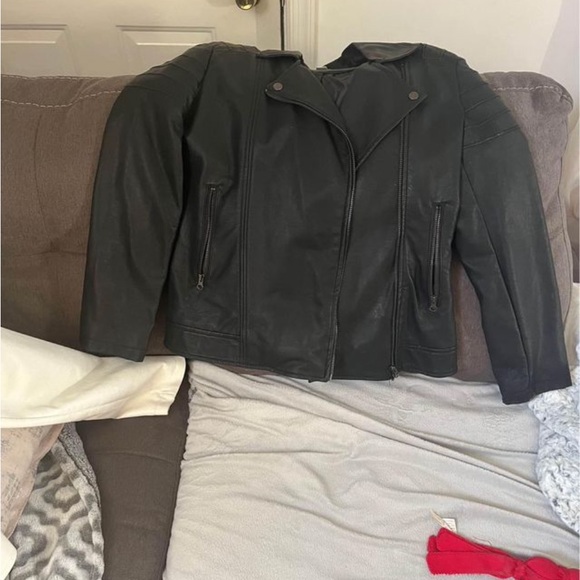 Jackets - Picture 4 of 4